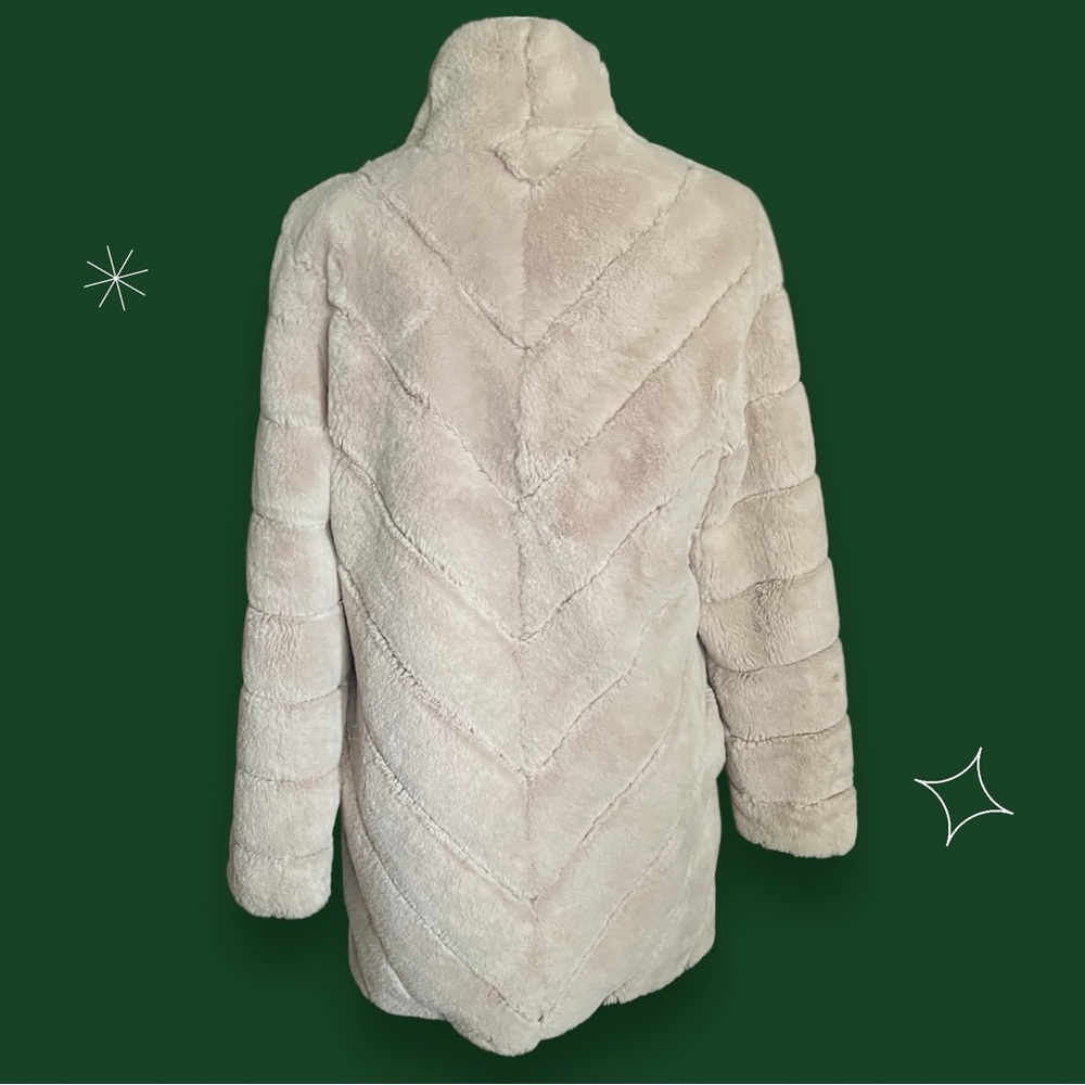 *** SOLD ***Klein Chevron Faux Fur Champagne Cream Coat. SZ.S - Picture 6 of 11